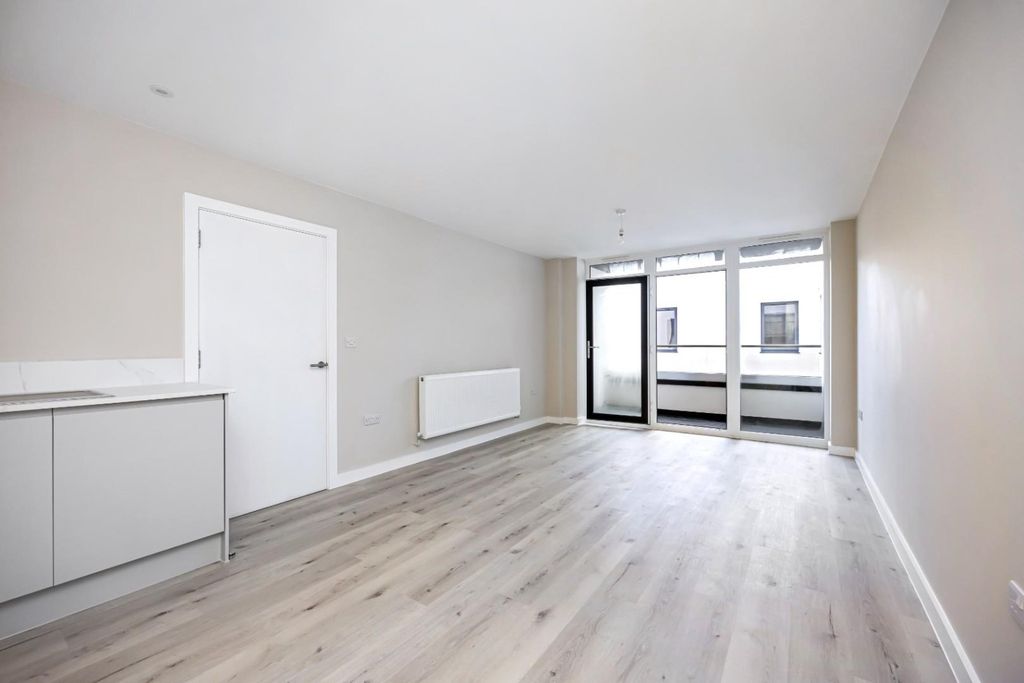 Property photo 2 of 11 4700771