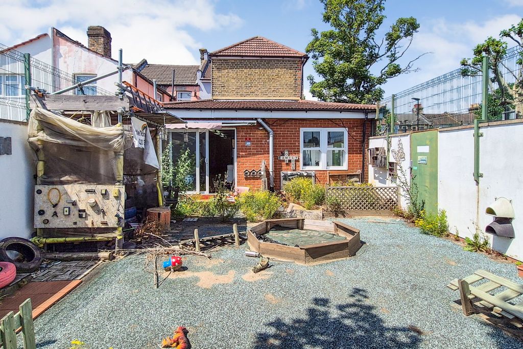 Property photo 2 of 11