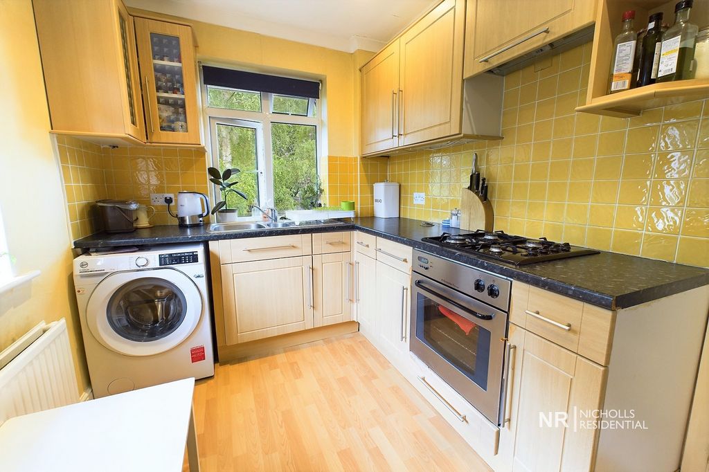 Property photo 3 of 12 Kitchen