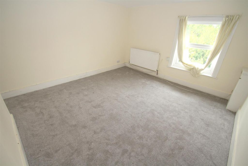 Property photo 2 of 6 Lounge.Jpg