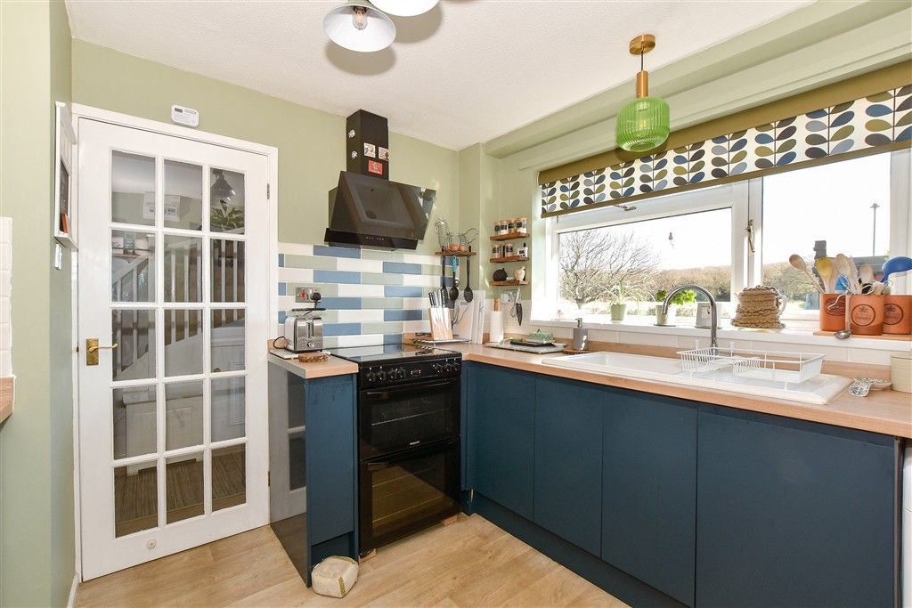 Property photo 3 of 14 Kitchen