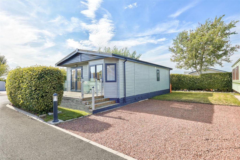 Property photo 1 of 19 Lodge 25