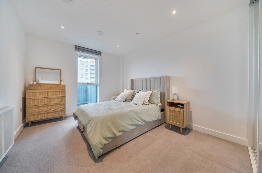 Property photo 3 of 15 1405060-1-697c934...