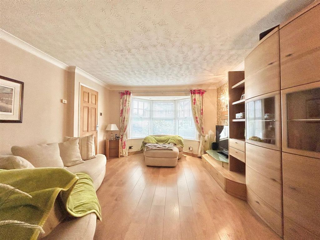 Property photo 2 of 20 Lounge.Jpg