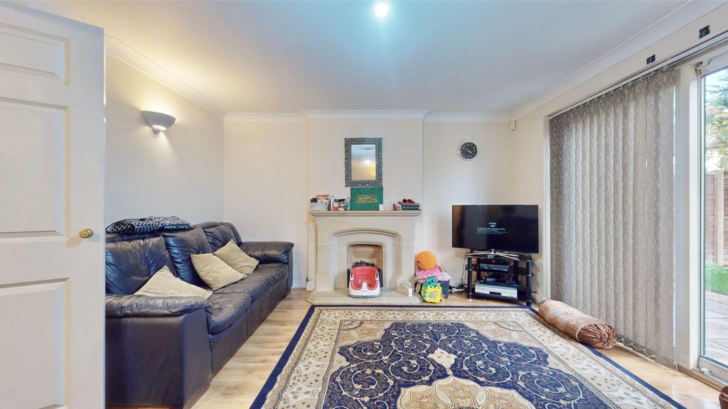 Property photo 3 of 17