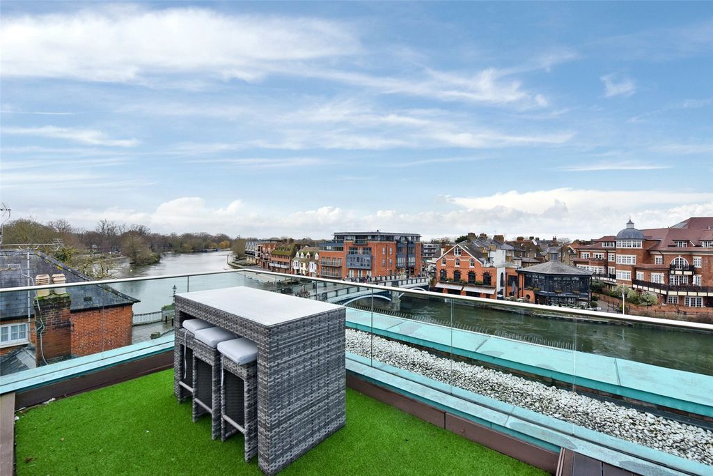Property photo 1 of 8 Roof Garden