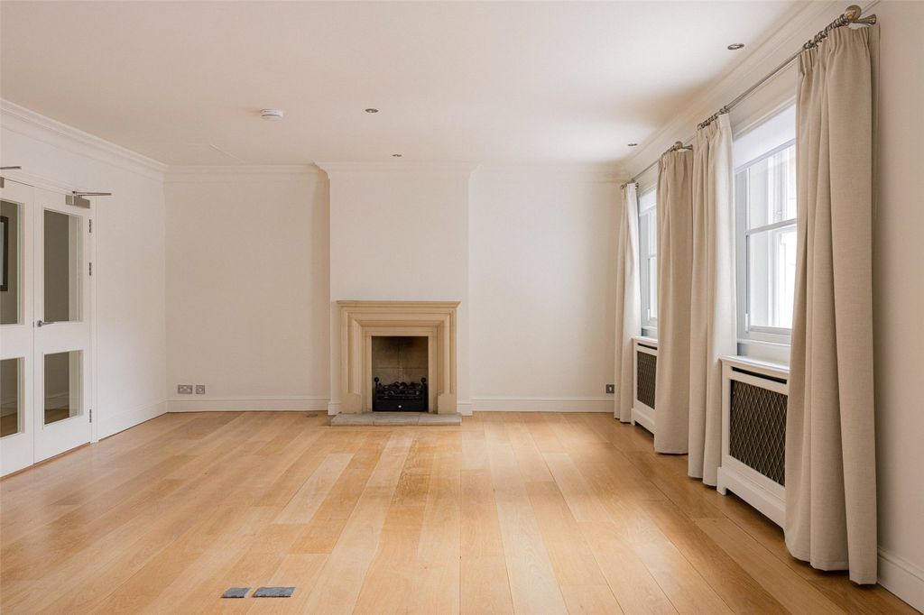Property photo 2 of 19 Living Room