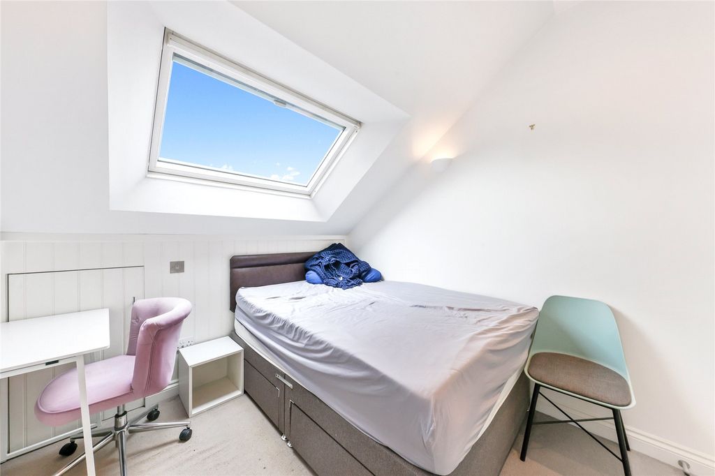 Property photo 3 of 12 Picture No. 11