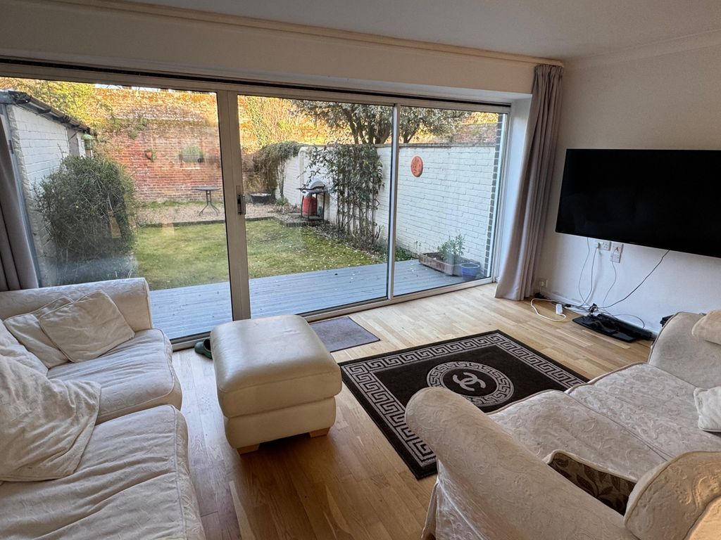 Property photo 2 of 13 Lounge