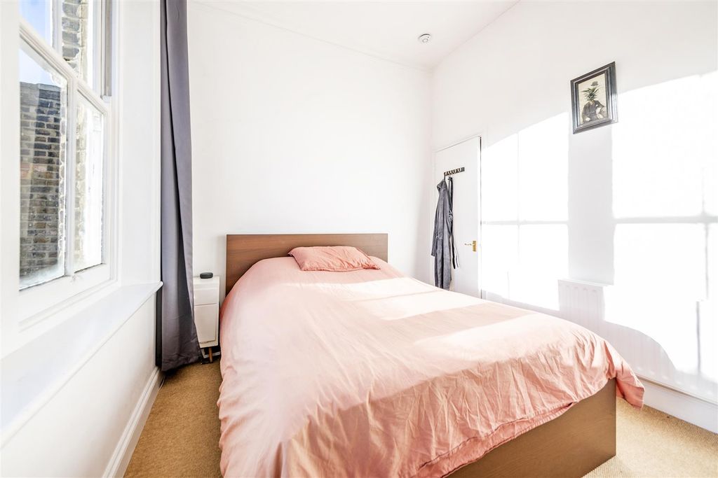 Property photo 3 of 12 Flat 3, 56 Brondesbury Road Master.Jpg