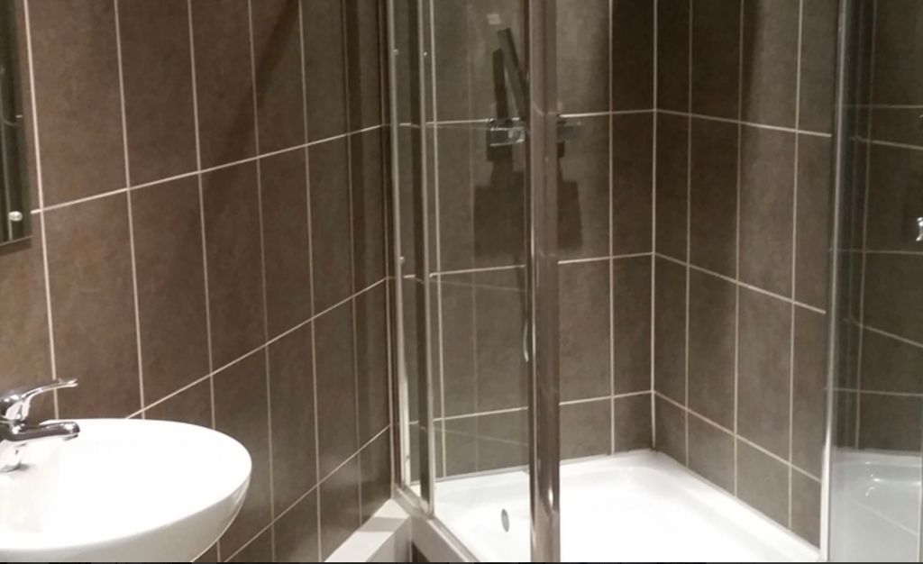 Property photo 3 of 7 Shower