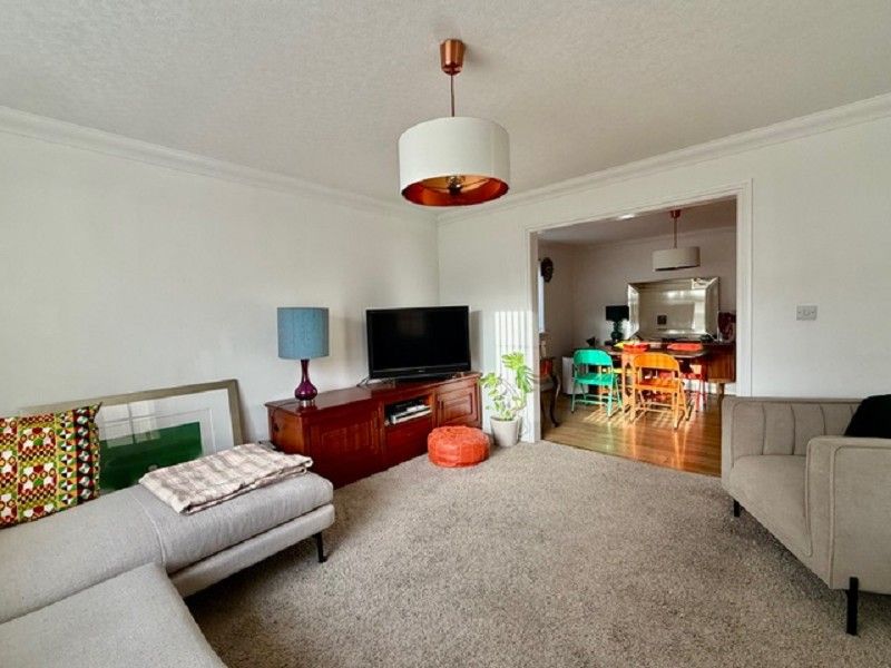 Property photo 3 of 15 Lounge