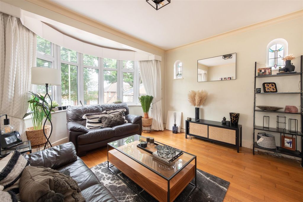 Property photo 3 of 27 Oak Way 1.Jpg