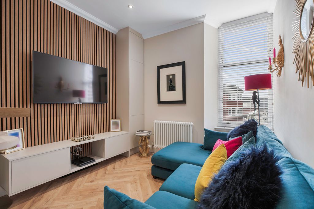 Property photo 3 of 32