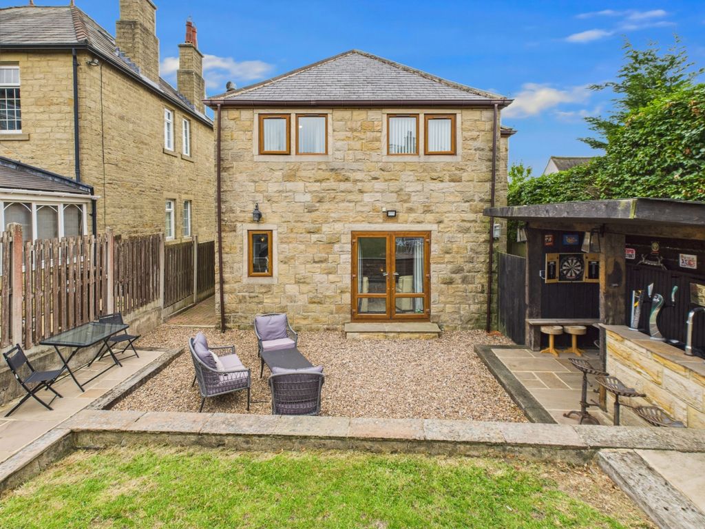 Property photo 1 of 37 Cam04233G0-Pr0027-Still025