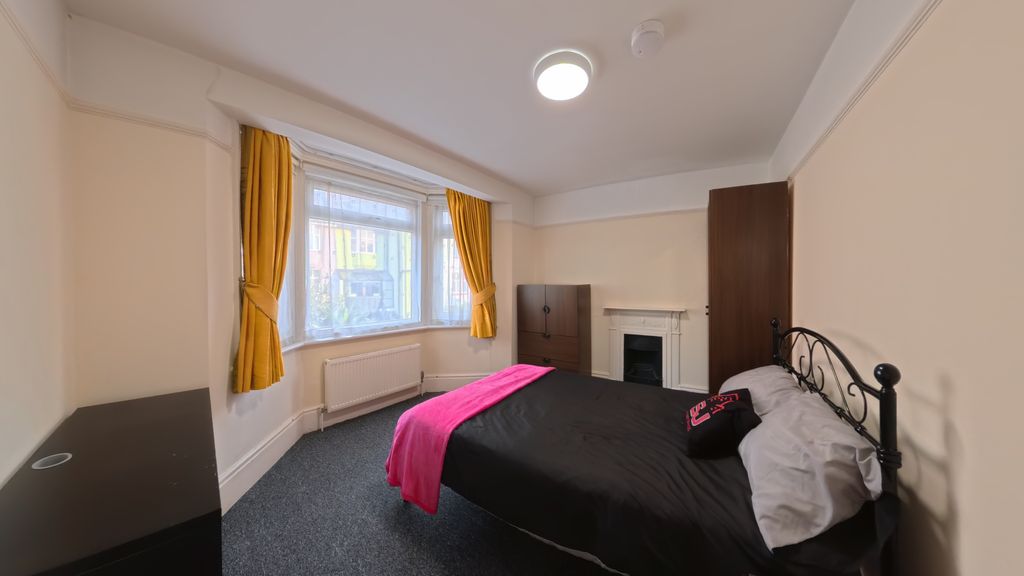 Property photo 2 of 8