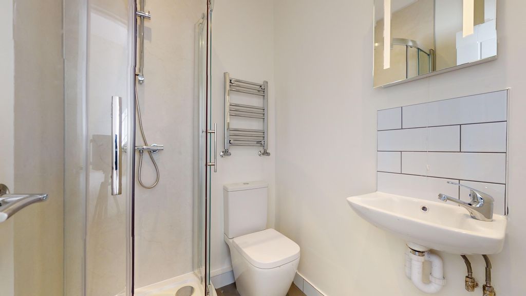 Property photo 2 of 6 Ff Room 1 Es