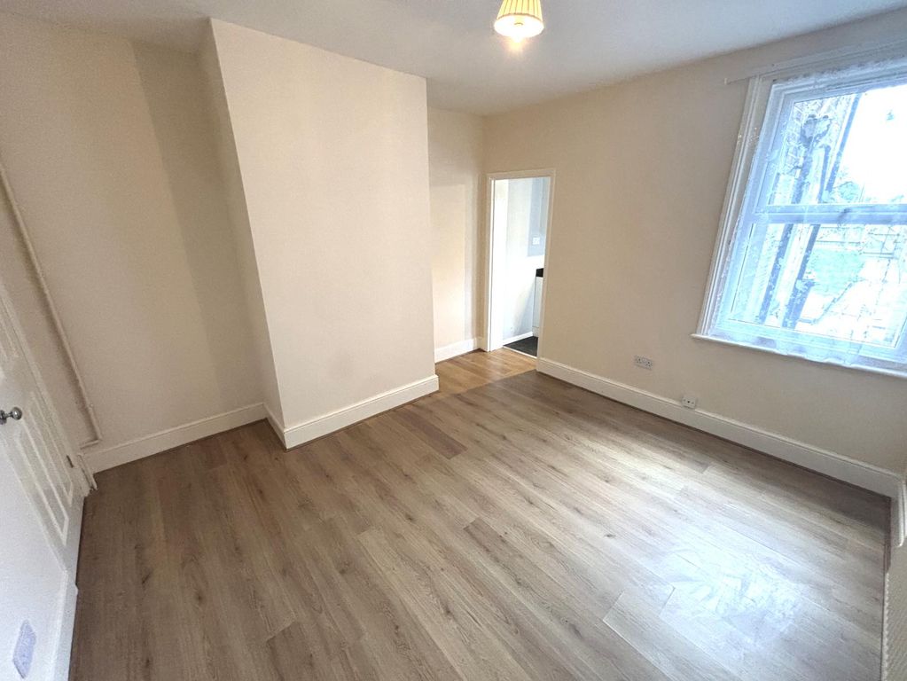 Property photo 3 of 11 Dining Room