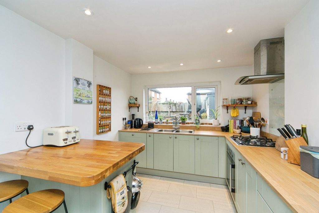 Property photo 1 of 19 Pbox-Img.Jpg