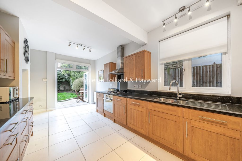 Property photo 2 of 14 7F489A0F-43F0-4Ab8-8