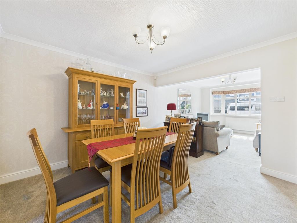 Property photo 3 of 17 Cam05080G0-Pr0157-Still020.Jpg