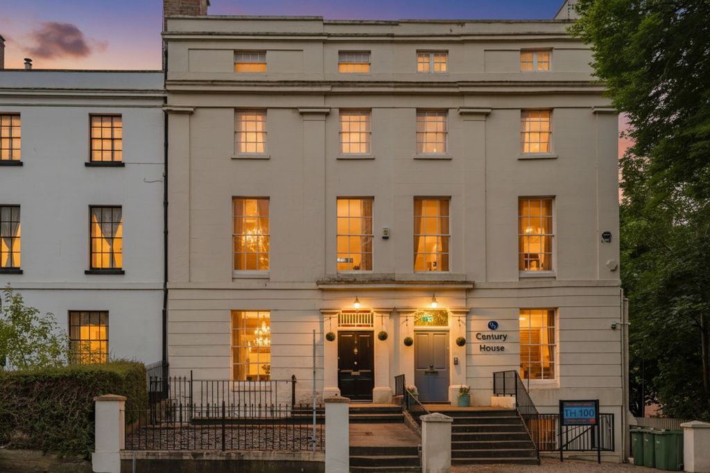 Property photo 1 of 20