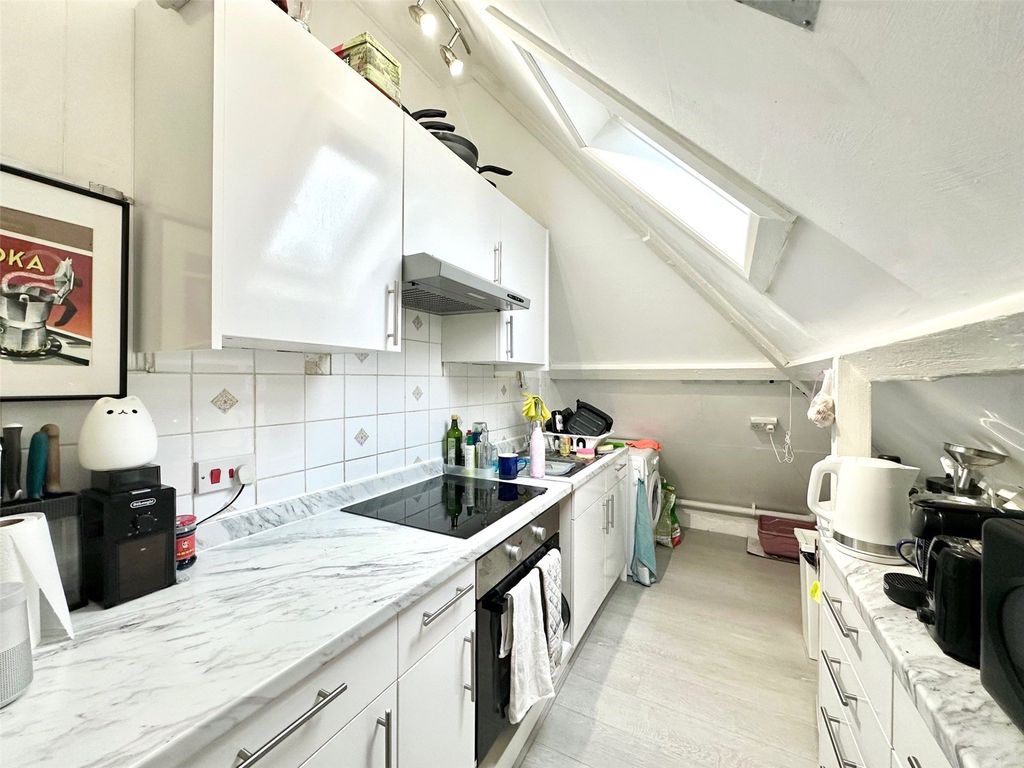 Property photo 2 of 10 Picture No. 12