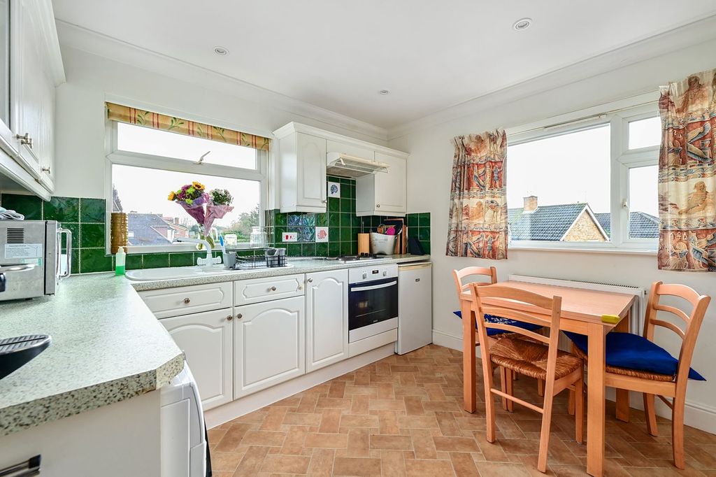 Property photo 2 of 20 8