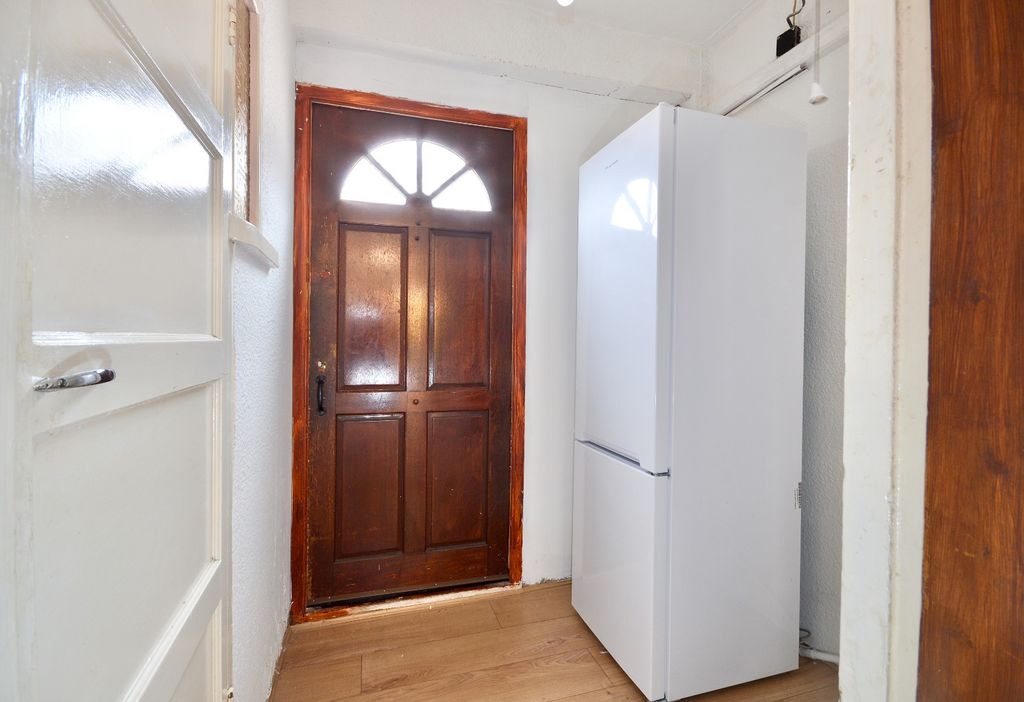Property photo 2 of 14 4342341