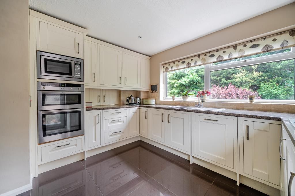 Property photo 2 of 19 Kitchen
