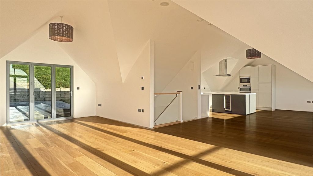 Property photo 3 of 17 Lounge 3.Jpg