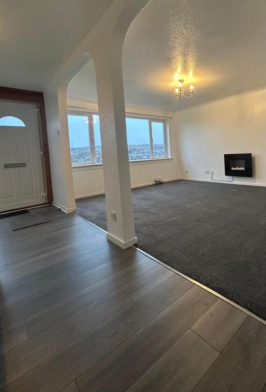 Property photo 1 of 11 Hall2