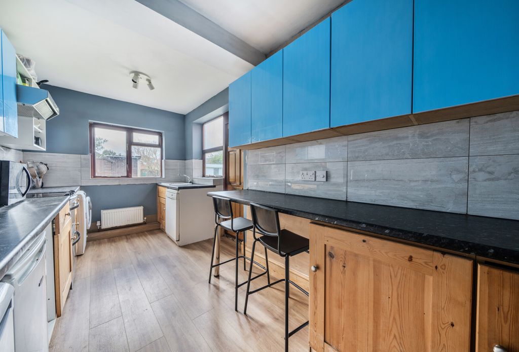 Property photo 3 of 13 1404207-4-6973614...