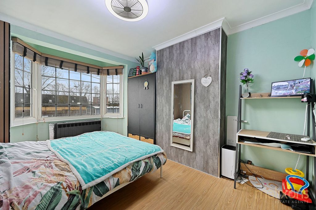 Property photo 3 of 10 Bedroom One