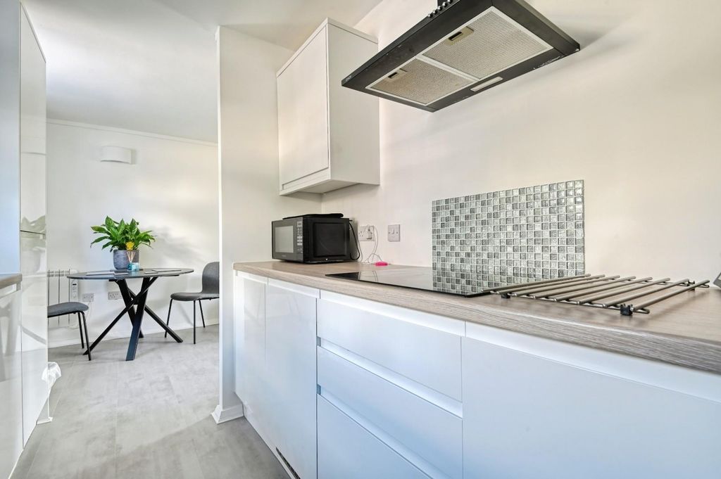 Property photo 2 of 21 1Bro18.Jpg