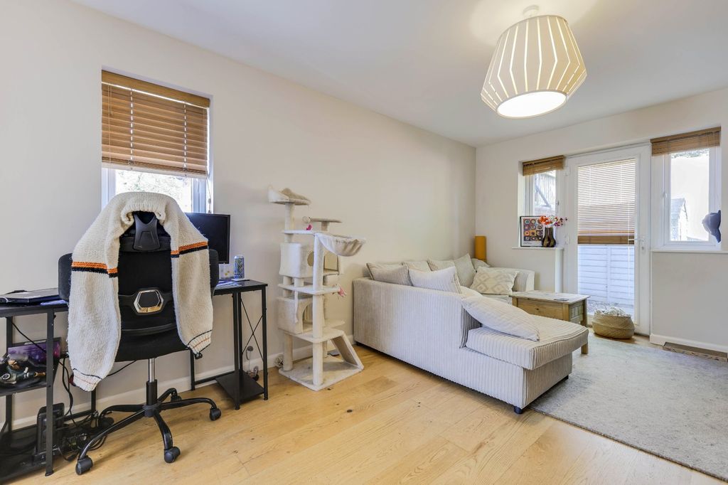 Additional image 5 of 8 bed flat for sale1&1A 3&3A Haigh Wood Road, Leeds, West Yorkshire LS16