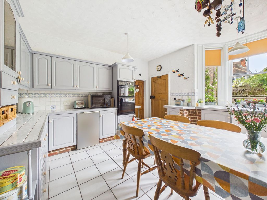 Property photo 3 of 38 Breakfast Kitchen