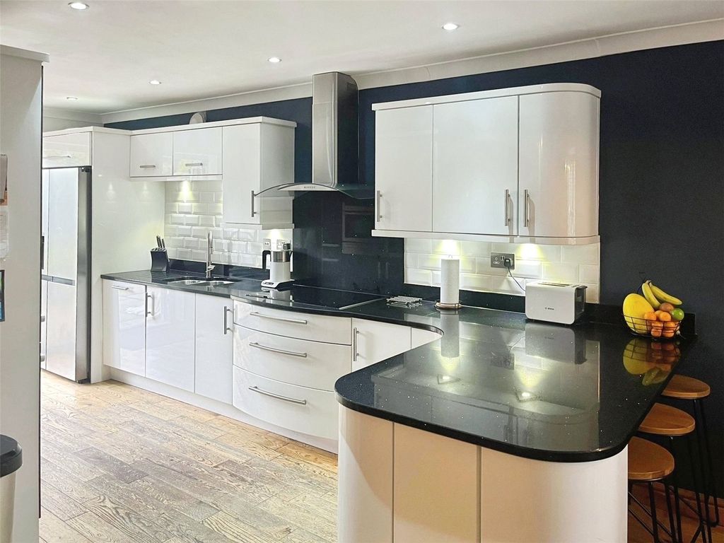 Property photo 2 of 25 Beautiful Kitchen