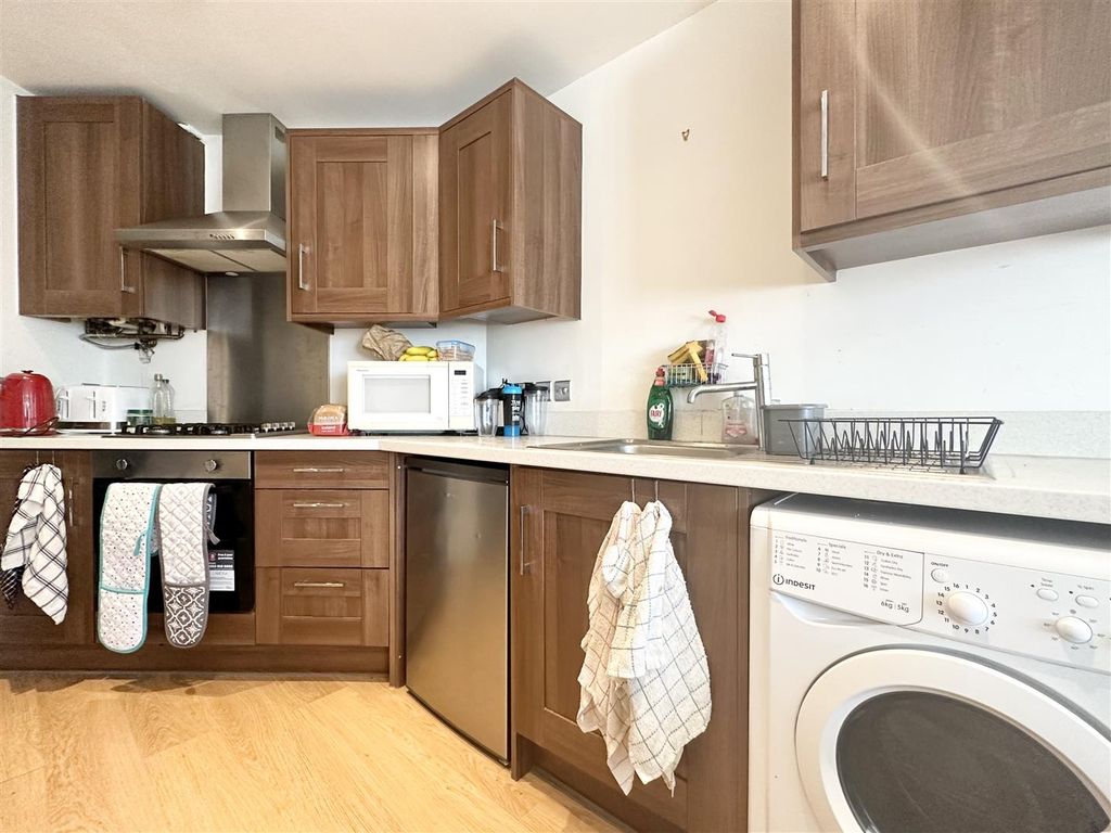 Property photo 2 of 11 Kitchen