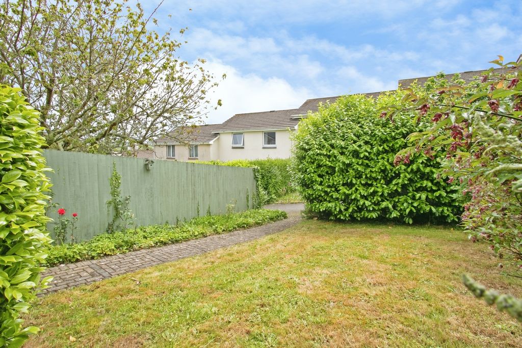 Property photo 3 of 15 Front Garden