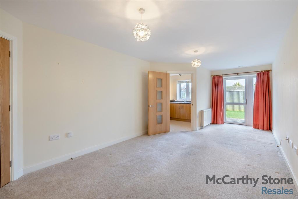 Property photo 2 of 34 8634778-Interior06.Jpg