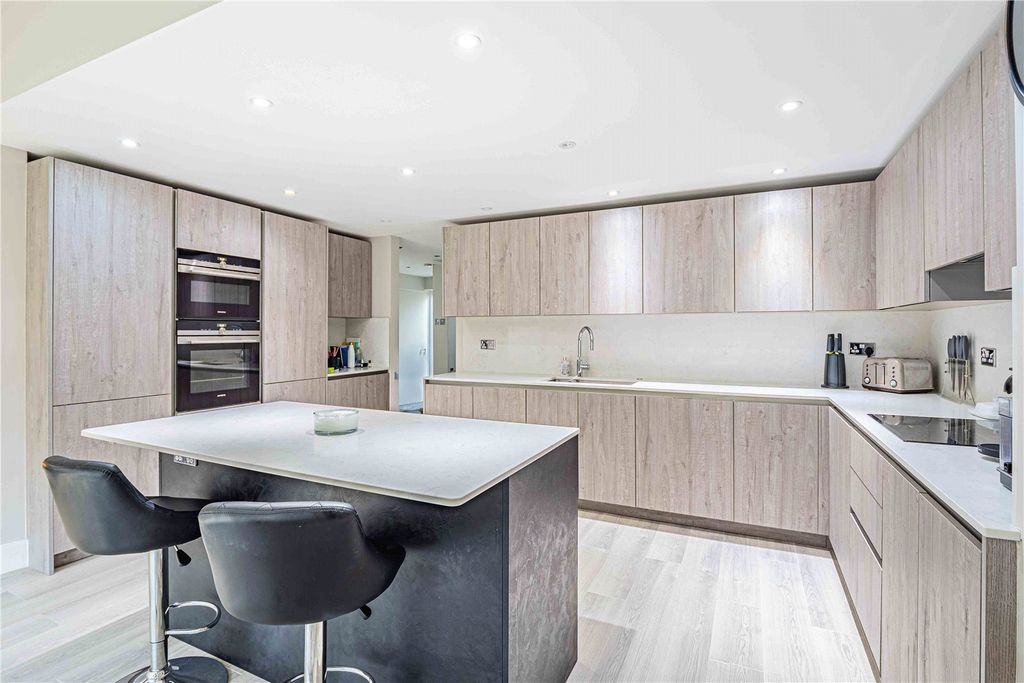 Property photo 3 of 28 Picture No. 27