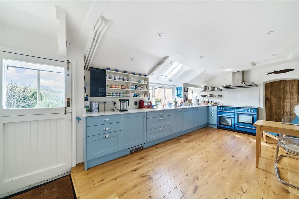 Property photo 3 of 14 Kitchen / Breakfast Room