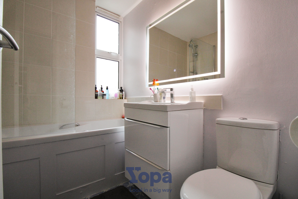 Property photo 3 of 12 Bathroom