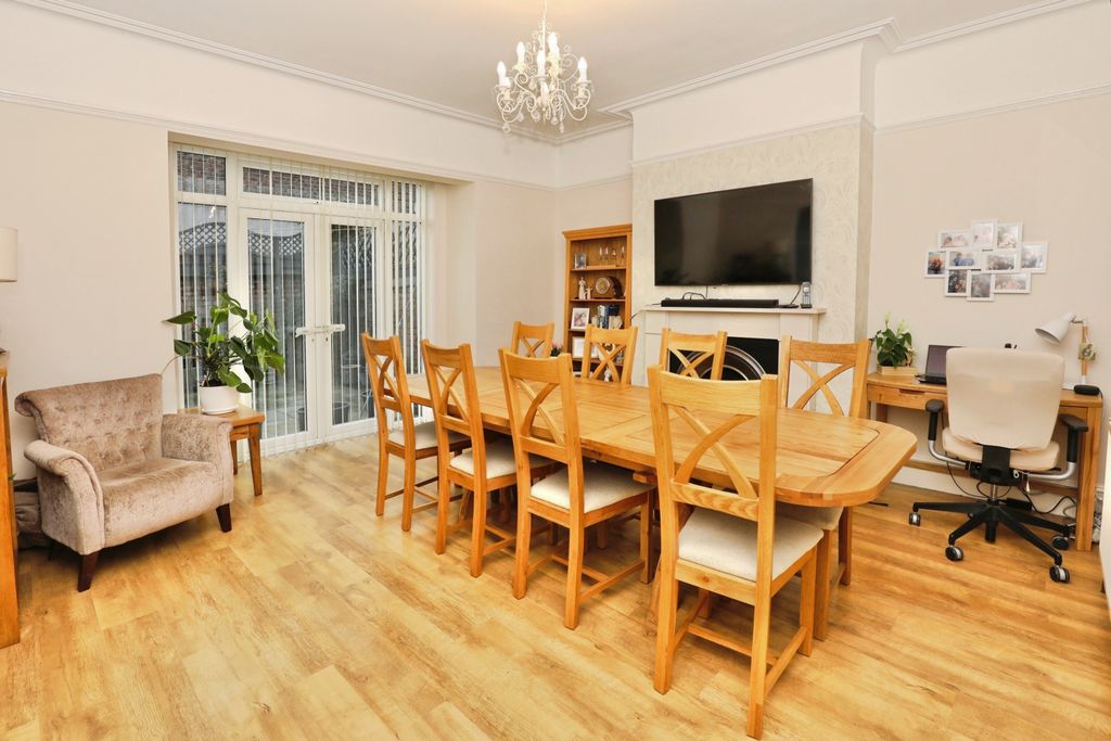 Property photo 3 of 19 Dining Room