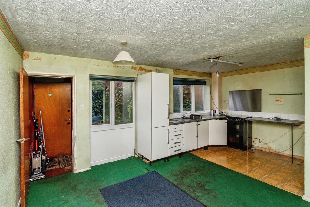 Property photo 3 of 12