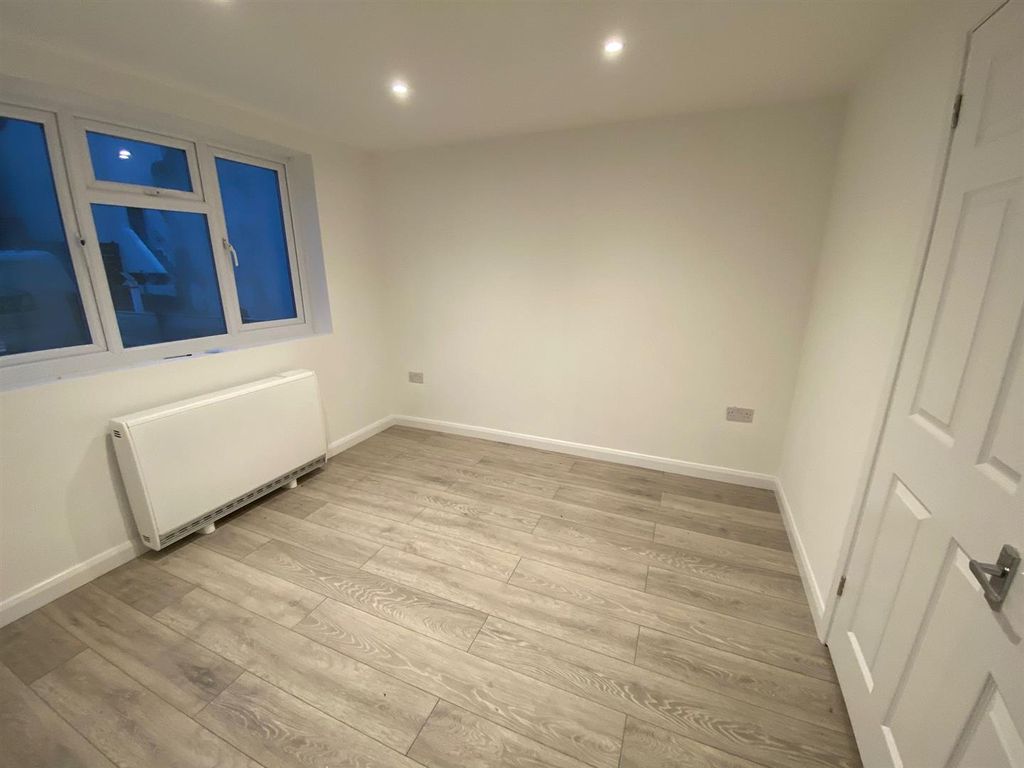 Property photo 3 of 5 1000130665.Jpg