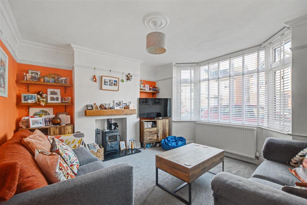 Property photo 2 of 22 Lounge