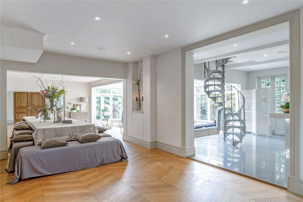 Property photo 3 of 25 Dining Hall