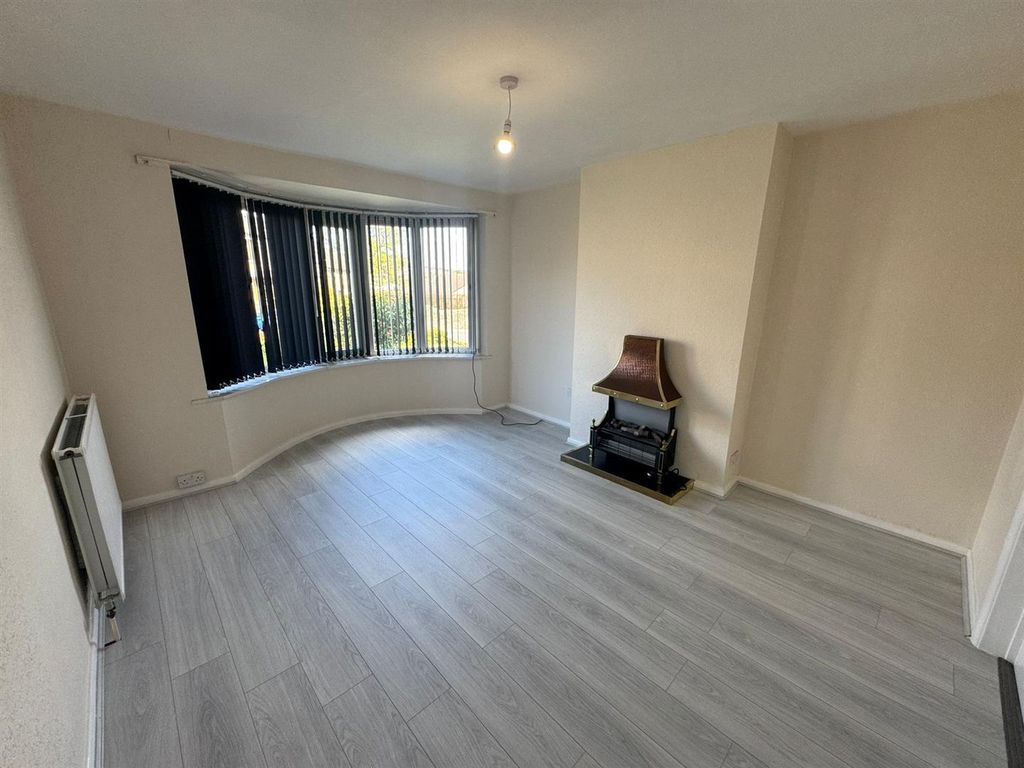 Property photo 3 of 22 Lounge